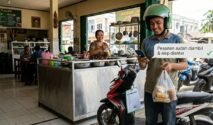 Daftar kontak WhatsApp kurir lokal untuk berbagai jasa di Kabupaten Bone.