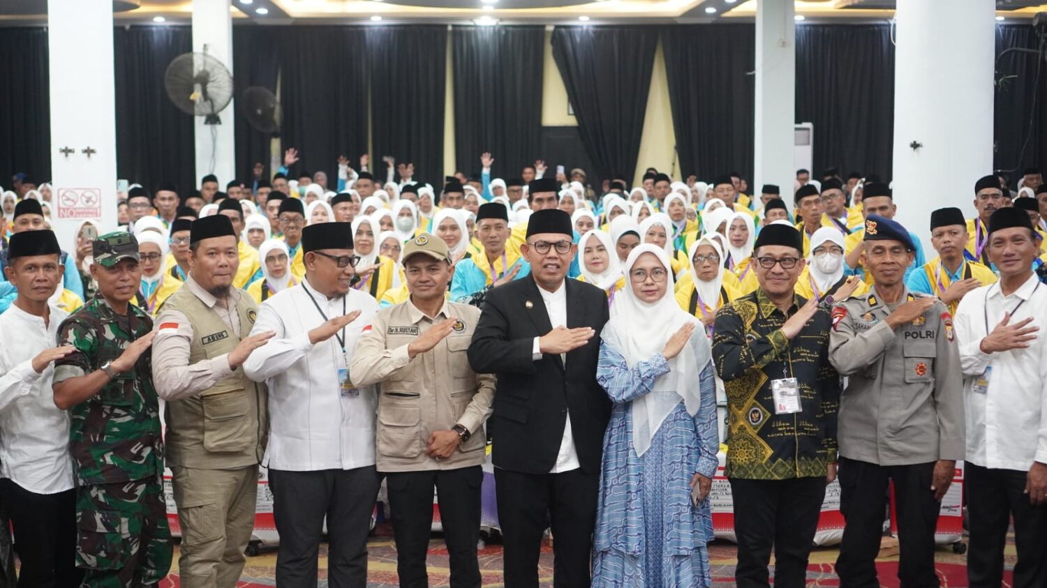 387 Jamaah Calon Haji Kloter Pertama Bone Resmi Diberangkatkan, Dilepas Dini Hari