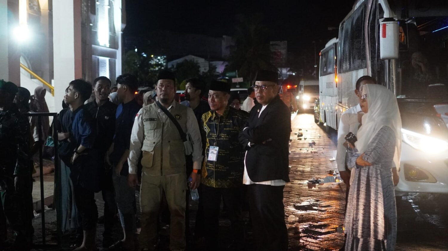 387 Jamaah Calon Haji Kloter Pertama Bone Resmi Diberangkatkan, Dilepas Dini Hari