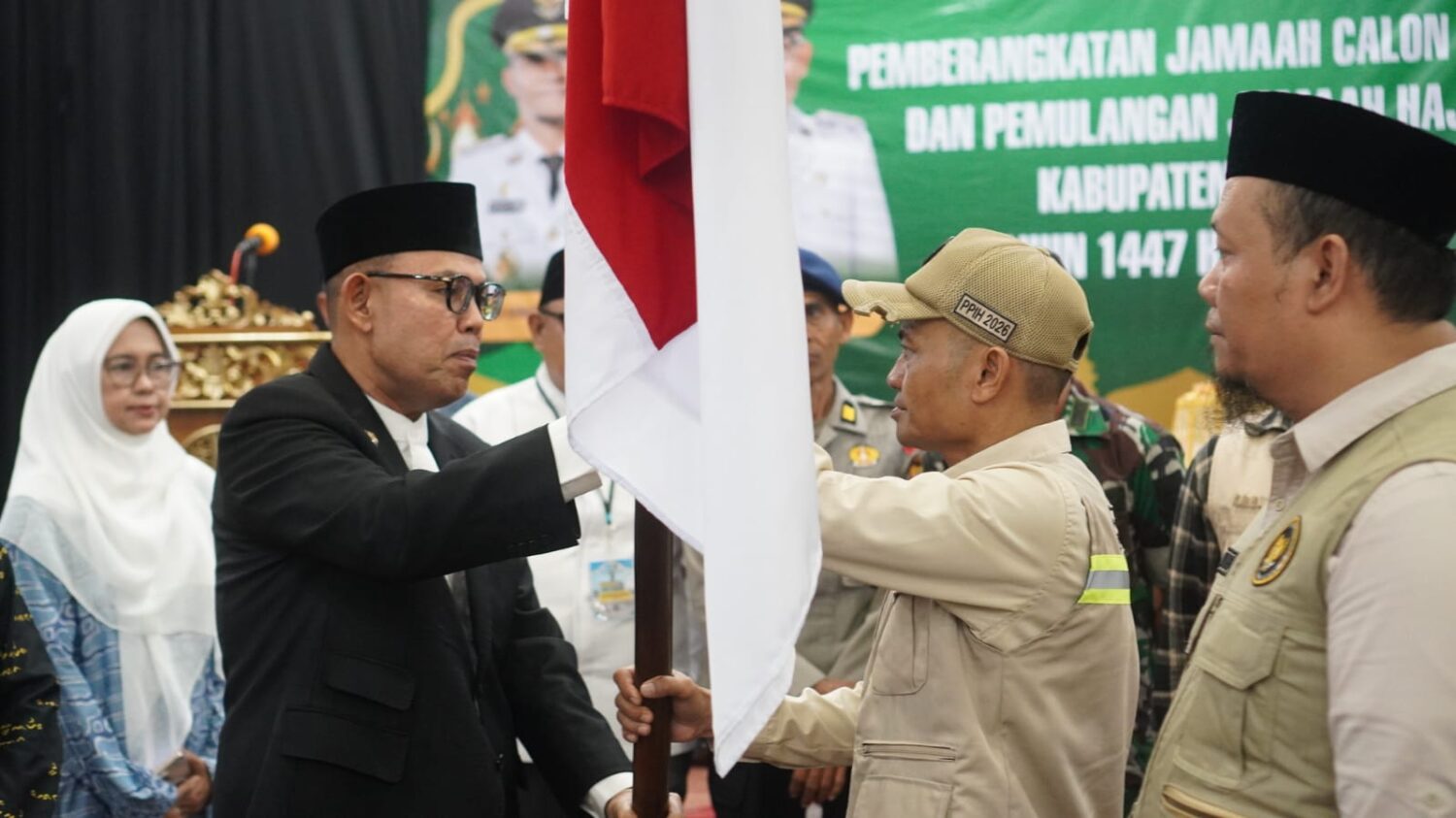 387 Jamaah Calon Haji Kloter Pertama Bone Resmi Diberangkatkan, Dilepas Dini Hari