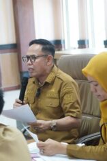 Pertemuan pembahasan pembatasan toko modern di Kabupaten Bone.