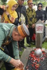 [FOTO] Wakil Bupati Bone Ziarah ke Makam Raja Bone La Pawawoi Karaeng Sigeri di Kalibata