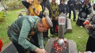 [FOTO] Wakil Bupati Bone Ziarah ke Makam Raja Bone La Pawawoi Karaeng Sigeri di Kalibata