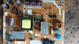 Foto komponen sirkuit elektronik atau PCB hasil rakitan Berkah Mulya Elektronik Patimpeng.