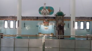 Kaligrafi Syekh Abd Aziz Al-Bah Masjid Raya Watampone seni Islam Bone.