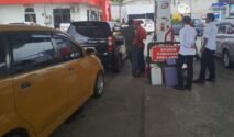 Personel Sat Reskrim Polres Bone Pantau Langsung Stok BBM di SPBU Bone Guna Antisipasi Kelangkaan dan Panic Buying.