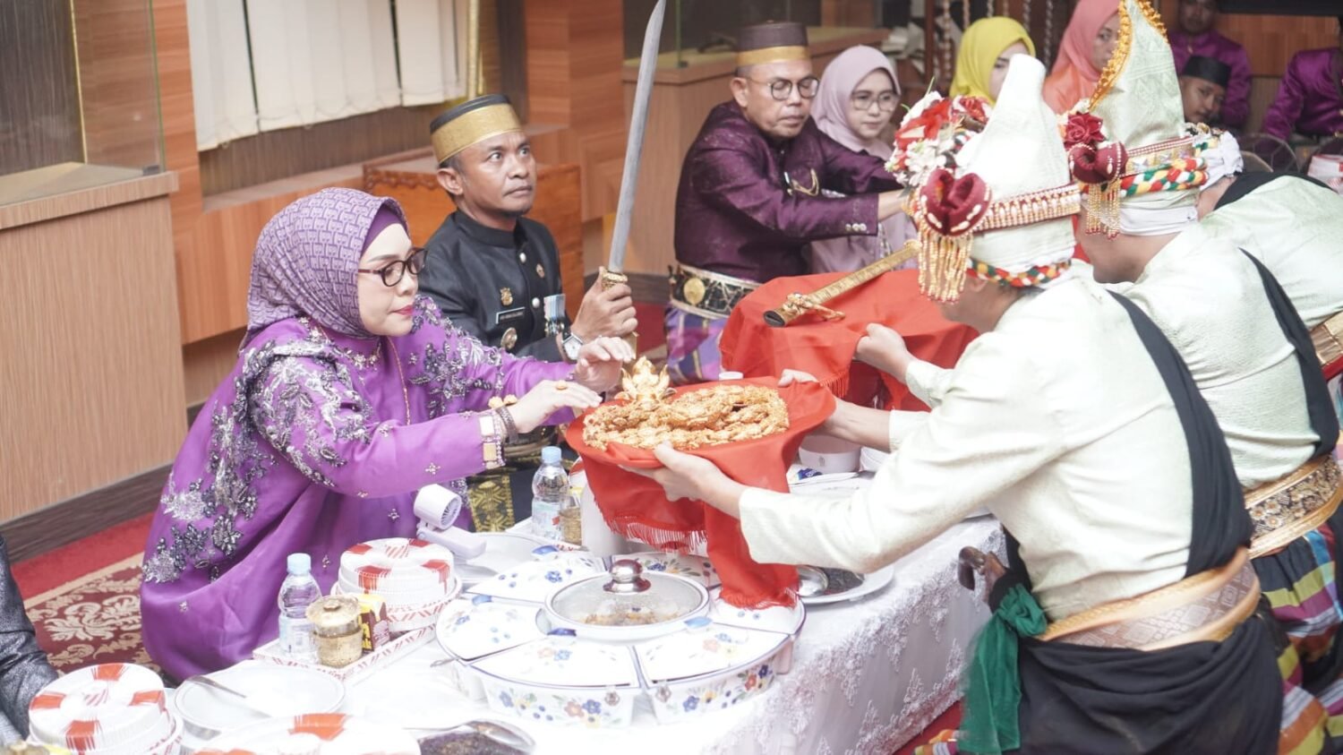 [FOTO] Tradisi Pra Mattompang Arajang Awali Rangkaian Sakral Hari Jadi Bone ke-696 di Museum Arajang