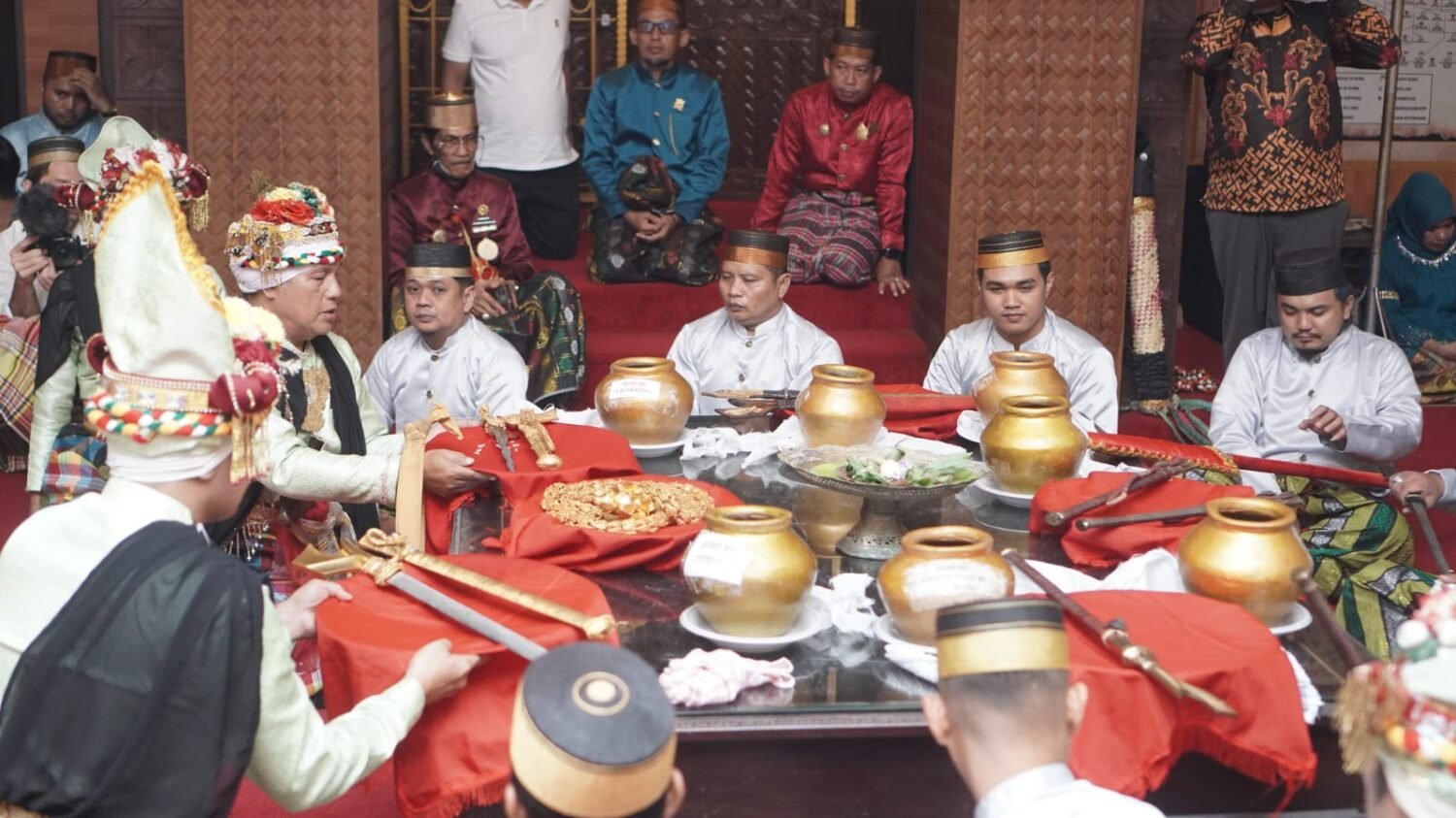 [FOTO] Tradisi Pra Mattompang Arajang Awali Rangkaian Sakral Hari Jadi Bone ke-696 di Museum Arajang