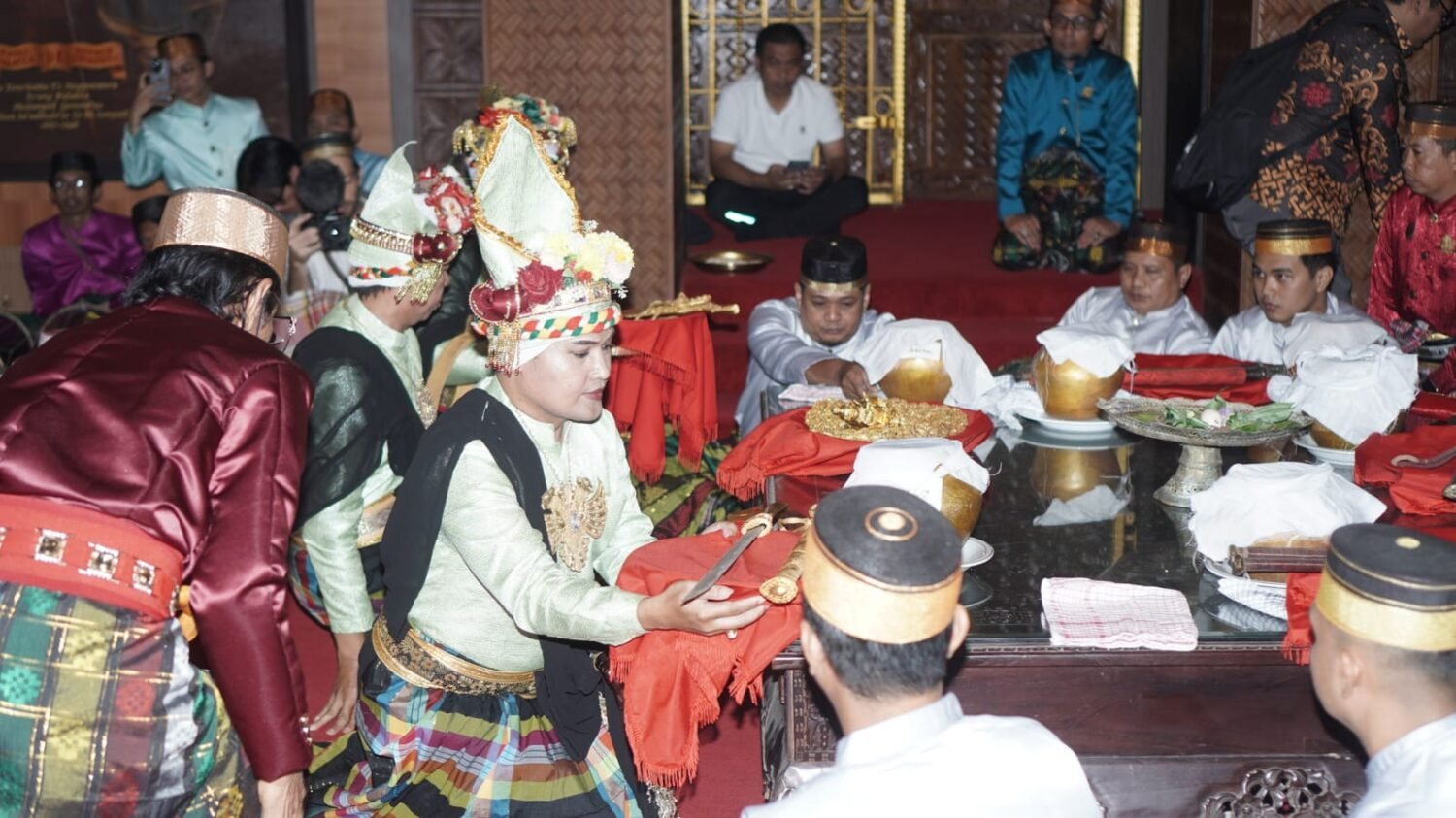 [FOTO] Tradisi Pra Mattompang Arajang Awali Rangkaian Sakral Hari Jadi Bone ke-696 di Museum Arajang