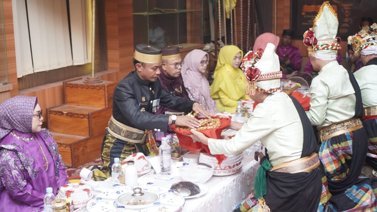 [FOTO] Tradisi Pra Mattompang Arajang Awali Rangkaian Sakral Hari Jadi Bone ke-696 di Museum Arajang