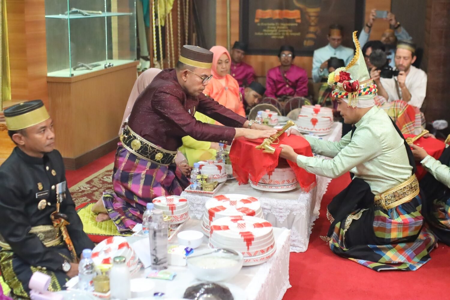 [FOTO] Tradisi Pra Mattompang Arajang Awali Rangkaian Sakral Hari Jadi Bone ke-696 di Museum Arajang