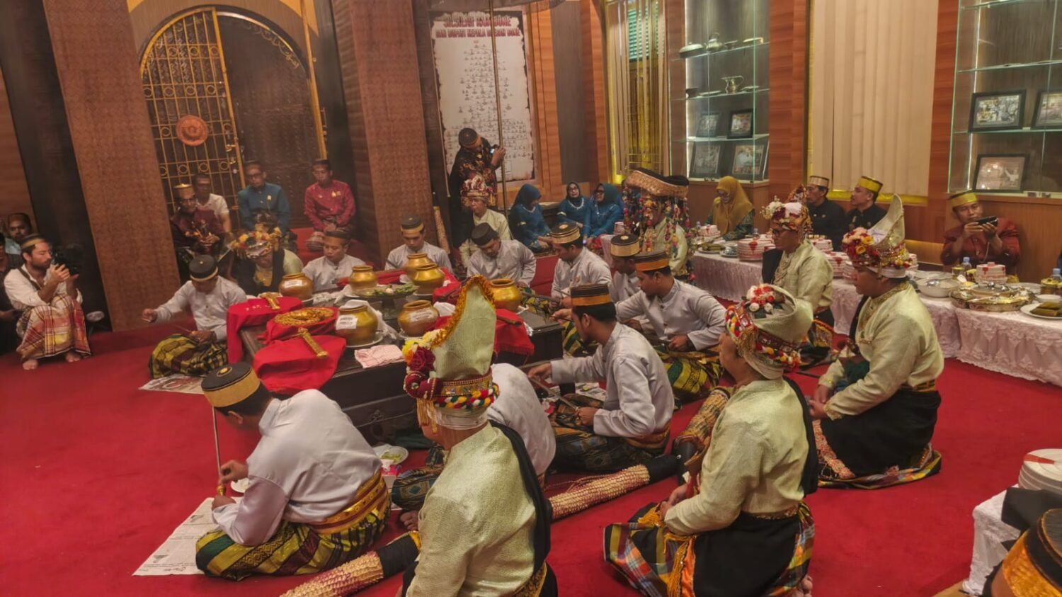 [FOTO] Tradisi Pra Mattompang Arajang Awali Rangkaian Sakral Hari Jadi Bone ke-696 di Museum Arajang