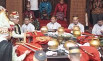 Foto prosesi adat Pra Mattompang Arajang HJB 696 di Museum Arajang Bone.