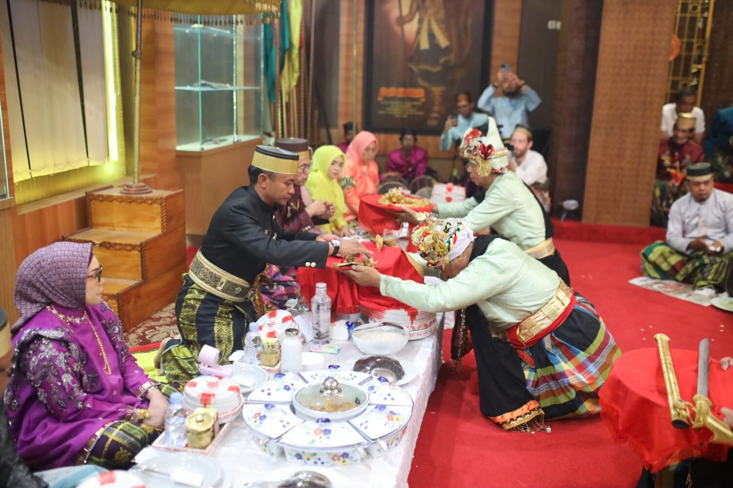 [FOTO] Tradisi Pra Mattompang Arajang Awali Rangkaian Sakral Hari Jadi Bone ke-696 di Museum Arajang