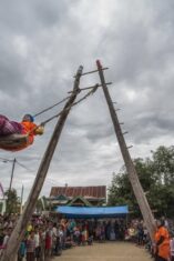Fakta Tradisi Mappere Bugis ayunan raksasa di Kabupaten Bone Sulawesi Selatan.