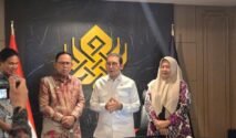 Wakil Bupati Bone Andi Akmal Pasluddin berfoto bersama Menteri Kebudayaan Fadli Zon dan jajaran kementerian usai pertemuan audiensi di Jakarta.