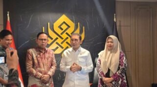Wakil Bupati Bone Andi Akmal Pasluddin berfoto bersama Menteri Kebudayaan Fadli Zon dan jajaran kementerian usai pertemuan audiensi di Jakarta.