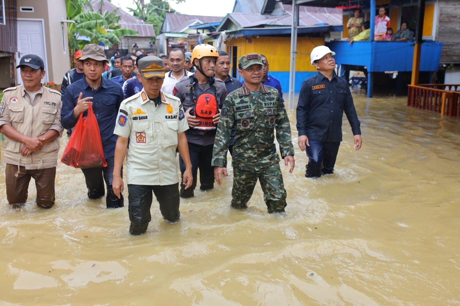 Bone Dikepung Banjir, Bupati Asman Gerak Cepat Terjun Ke Lokasi Pantau Kondisi Warga Terdampak