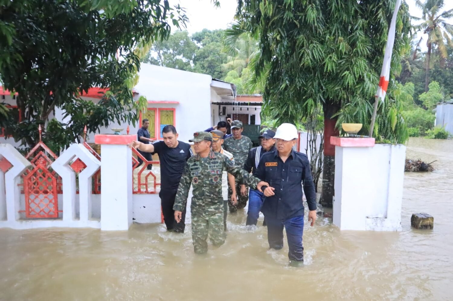 Bone Dikepung Banjir, Bupati Asman Gerak Cepat Terjun Ke Lokasi Pantau Kondisi Warga Terdampak
