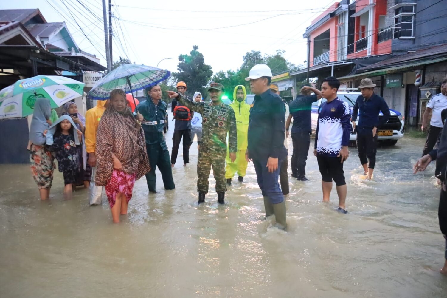 Bone Dikepung Banjir, Bupati Asman Gerak Cepat Terjun Ke Lokasi Pantau Kondisi Warga Terdampak