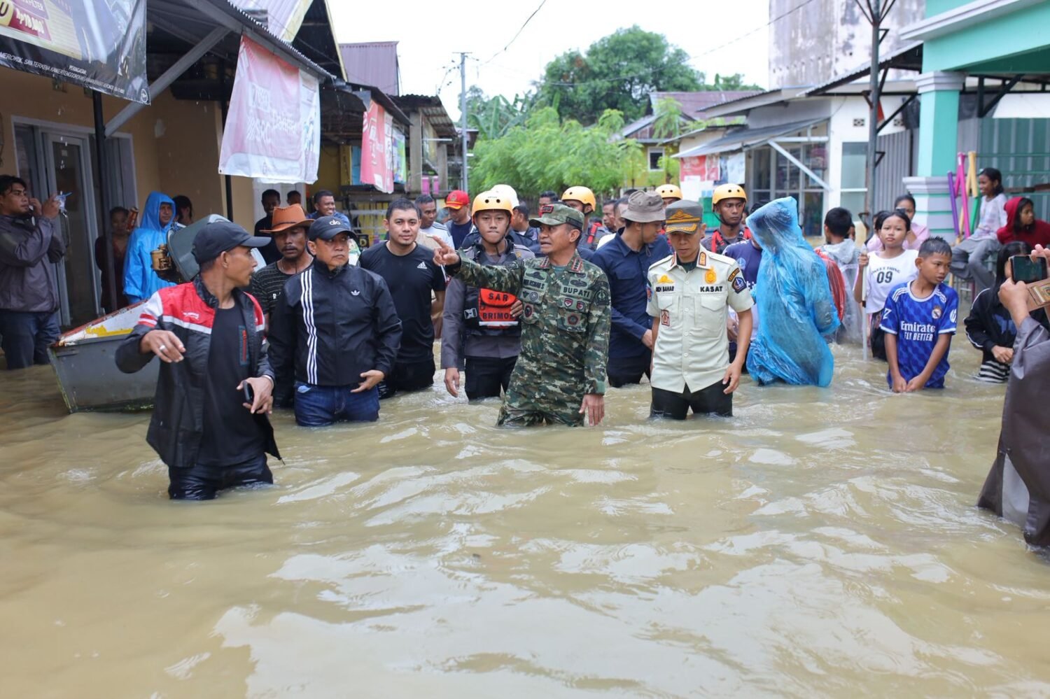 Bone Dikepung Banjir, Bupati Asman Gerak Cepat Terjun Ke Lokasi Pantau Kondisi Warga Terdampak