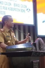 : Bupati Bone saat memberikan sambutan sekaligus membuka secara resmi kegiatan Uji Penilaian Kompetensi bagi Bakal Calon Kepala Desa Pergantian Antar Waktu (PAW) Kabupaten Bone Tahun 2026 di Gedung PKK Watampone, Senin (4/5/2026).