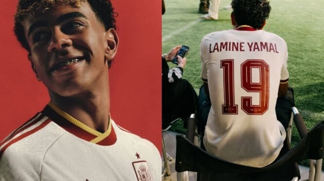 Kolase dua foto Lamine Yamal; sisi kiri menampilkan wajah tersenyum mengenakan jersi putih timnas Spanyol dengan latar belakang merah, sementara sisi kanan memperlihatkan tampak belakang jersi putihnya bernomor punggung 19 saat duduk di kursi tepi lapangan.