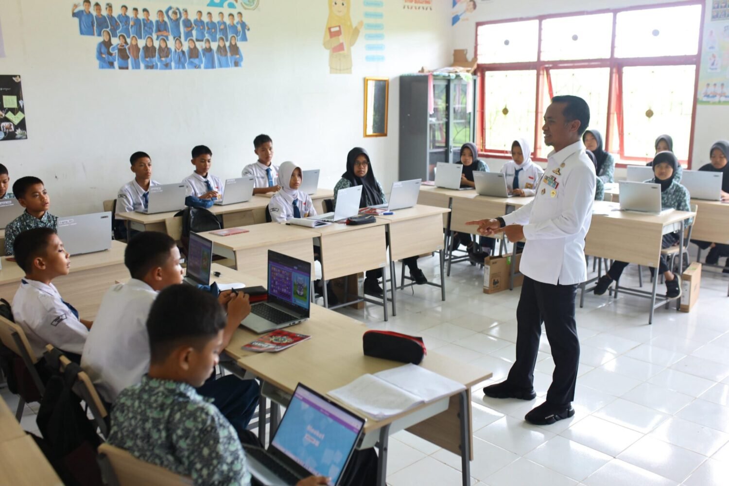 Momen Hangat Bupati Bone Kunjungi Sekolah Rakyat Terintegrasi di BLK Bajoe