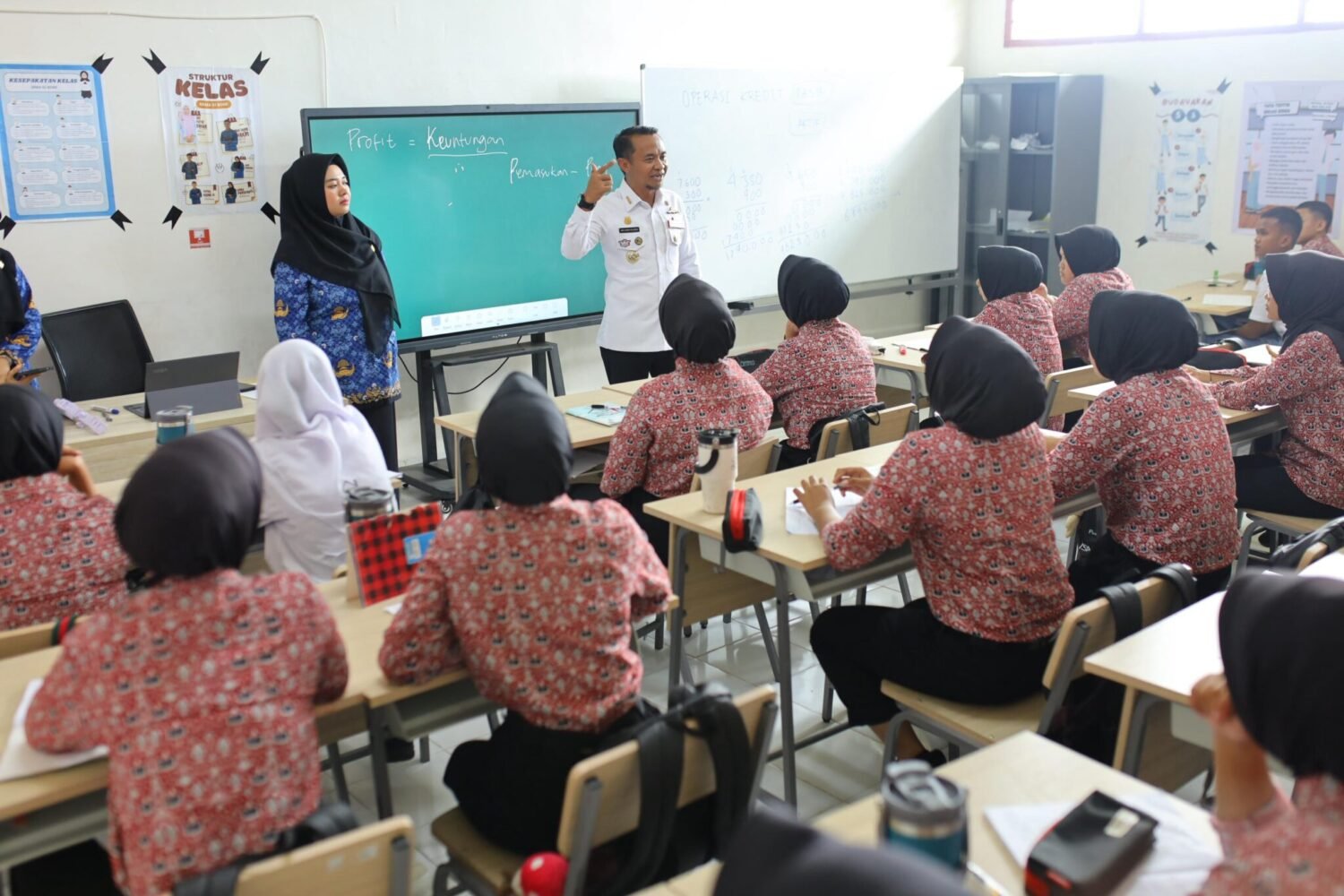Momen Hangat Bupati Bone Kunjungi Sekolah Rakyat Terintegrasi di BLK Bajoe