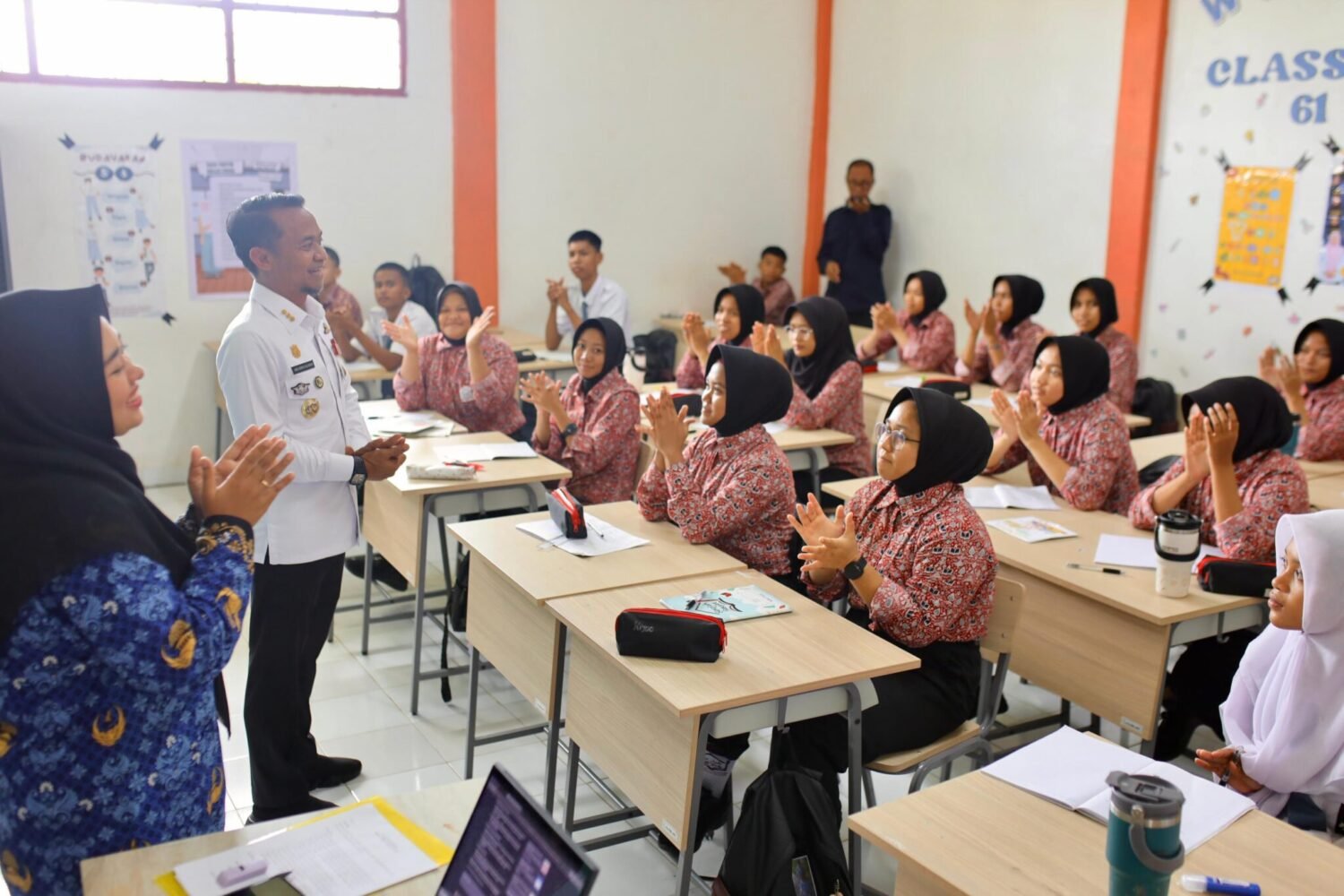 Momen Hangat Bupati Bone Kunjungi Sekolah Rakyat Terintegrasi di BLK Bajoe