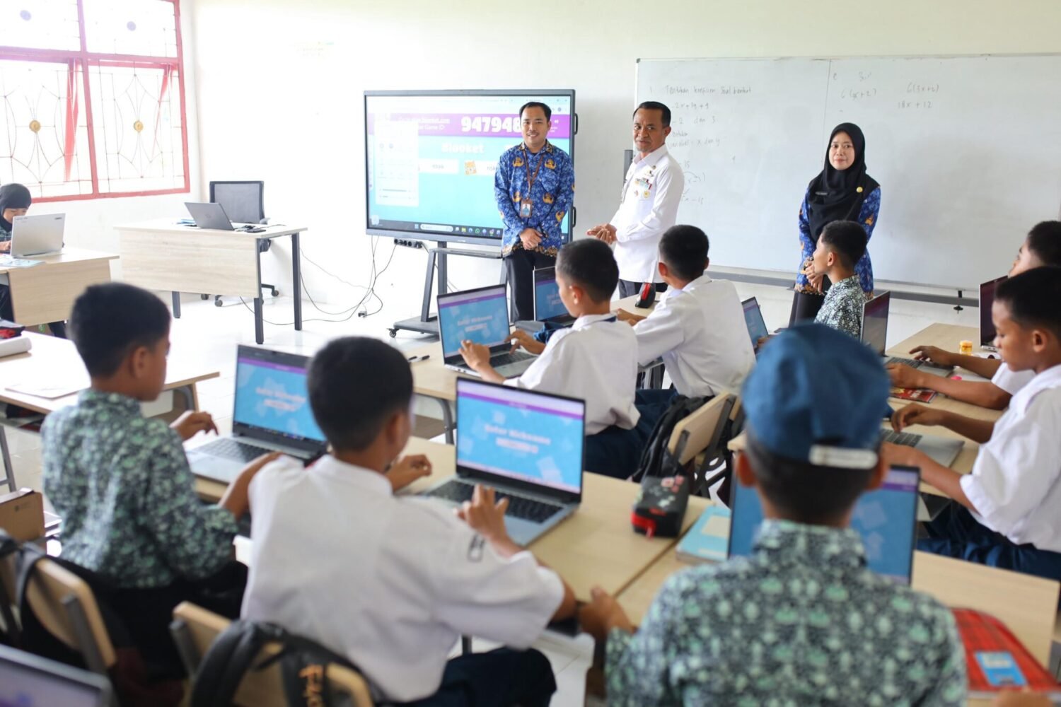 Momen Hangat Bupati Bone Kunjungi Sekolah Rakyat Terintegrasi di BLK Bajoe