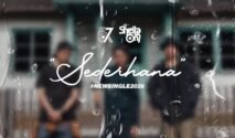 Sampul visual single terbaru Sheila On 7 berjudul Sederhana dengan efek tetesan air di kaca dan siluet tiga personel band di latar belakang.