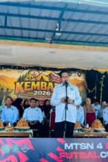 Kepala MTsN 4 Bone, Andi Ridwan, saat memberikan sambutan sekaligus membuka secara resmi perhelatan turnamen bergengsi Futsal Cup IX Tahun 2026, Senin (4/5/2026).