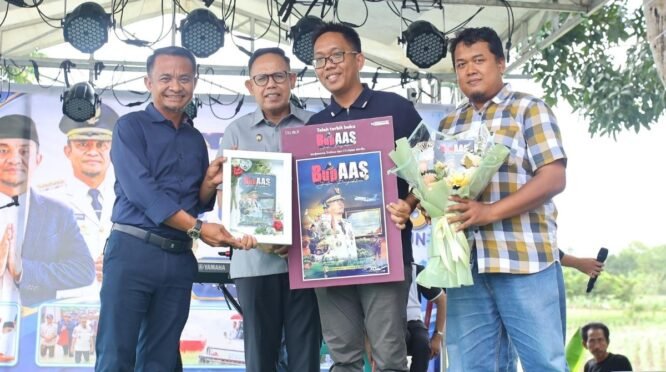 Peluncuran buku BupAAS: Jalan Pengabdian pada perayaan HUT ke-48 Bupati Bone Andi Asman Sulaiman di Bakunge.