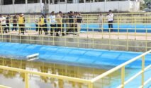 Bupati Bone dan rombongan pejabat melakukan peninjauan fasilitas instalasi pengolahan limbah di TPA Passippo.