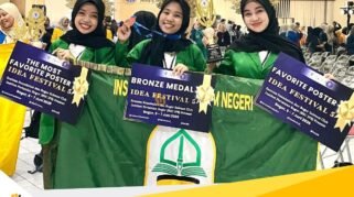 Tiga mahasiswa IAIN Bone meraih Bronze Medal, Favorit Poster, dan The Most Favorit Poster pada ajang Idea Fest 5 di Bogor.