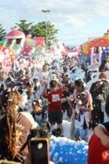 Suasana grand opening Joyland Family Park Bone yang dipadati pengunjung saat menikmati wahana permainan dan foam party di Kabupaten Bone.