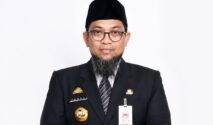 Potret Kepala Dinas Pendidikan Sulawesi Selatan, Andi Iqbal Najamuddin, mengenakan pakaian dinas resmi dengan latar belakang putih.