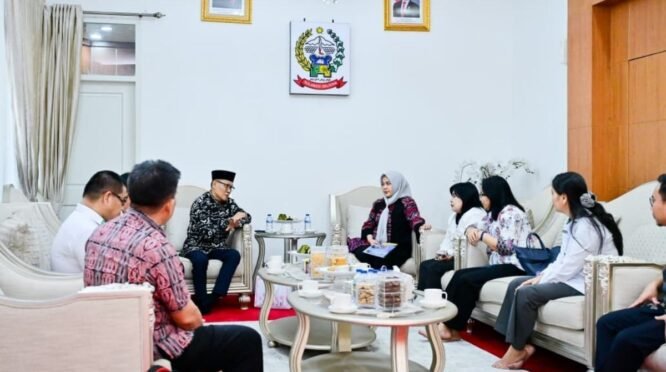 Fatmawati Rusdi menerima pengurus LPPD Sulsel dalam audiensi membahas persiapan kontingen Pesparawi Sulsel menuju ajang nasional di Manokwari.