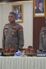 Wakapolres Bone Antonius Tutleta dan Kabag Ops Burhanuddin memimpin Latpraops Patuh Pallawa 2026 di Mapolres Bone.
