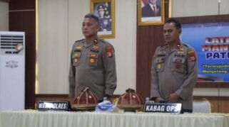 Wakapolres Bone Antonius Tutleta dan Kabag Ops Burhanuddin memimpin Latpraops Patuh Pallawa 2026 di Mapolres Bone.