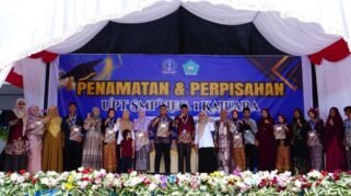 Penamatan dan perpisahan siswa kelas IX UPT SMP Negeri 1 Kajuara Angkatan 2026 di Kabupaten Bone.
