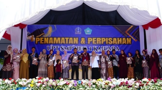 Penamatan dan perpisahan siswa kelas IX UPT SMP Negeri 1 Kajuara Angkatan 2026 di Kabupaten Bone.