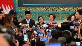 Nanik S. Deyang memberikan pernyataan kepada wartawan usai pelantikan sebagai Kepala Badan Gizi Nasional (BGN) di Istana Negara, Jakarta.