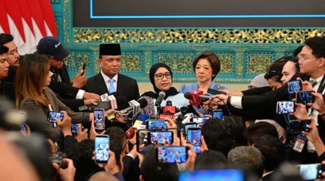 Nanik S. Deyang memberikan pernyataan kepada wartawan usai pelantikan sebagai Kepala Badan Gizi Nasional (BGN) di Istana Negara, Jakarta.