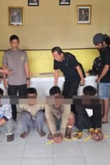 Empat tersangka pencurian aset PT PLN diamankan Satreskrim Polres Bone di Mapolres Bone setelah kasus pencurian gardu induk yang menyebabkan kerugian sekitar Rp3 miliar berhasil diungkap.