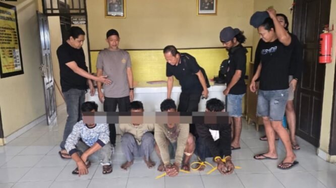 Empat tersangka pencurian aset PT PLN diamankan Satreskrim Polres Bone di Mapolres Bone setelah kasus pencurian gardu induk yang menyebabkan kerugian sekitar Rp3 miliar berhasil diungkap.