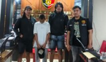Petugas Tim URC Satreskrim Polres Bone mengamankan remaja berinisial KHL (16) yang diduga melakukan pencurian di Masjid Dahlan Ullang, Bone, dan membawanya ke Mapolres Bone untuk proses hukum lebih lanjut.