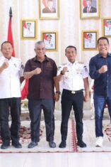 Bupati Bone bersama perwakilan PT Berkah Sukses Sejati dan sejumlah pejabat berfoto bersama di Rumah Jabatan Bupati Bone.