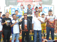 Kejurnas Grasstrack Region 5 Sulsel 2026 Ditutup di Bone, Bupati Serahkan Hadiah kepada Para Juara